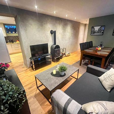 Two-Bedroom City Apartment With Fire Place, Free Parking And Fjordview Terrace - Calm And Central Ålesund Εξωτερικό φωτογραφία