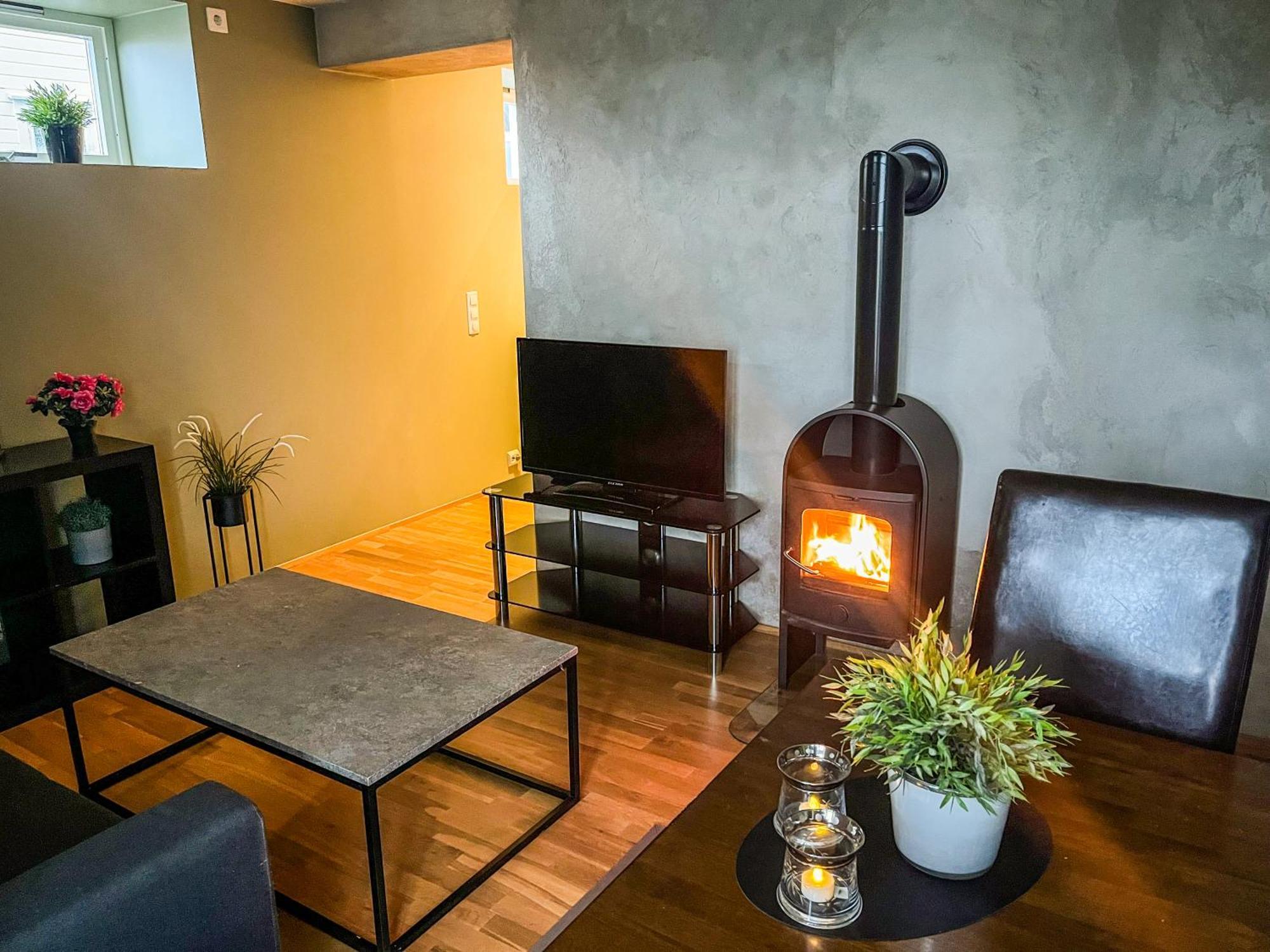 Two-Bedroom City Apartment With Fire Place, Free Parking And Fjordview Terrace - Calm And Central Ålesund Εξωτερικό φωτογραφία