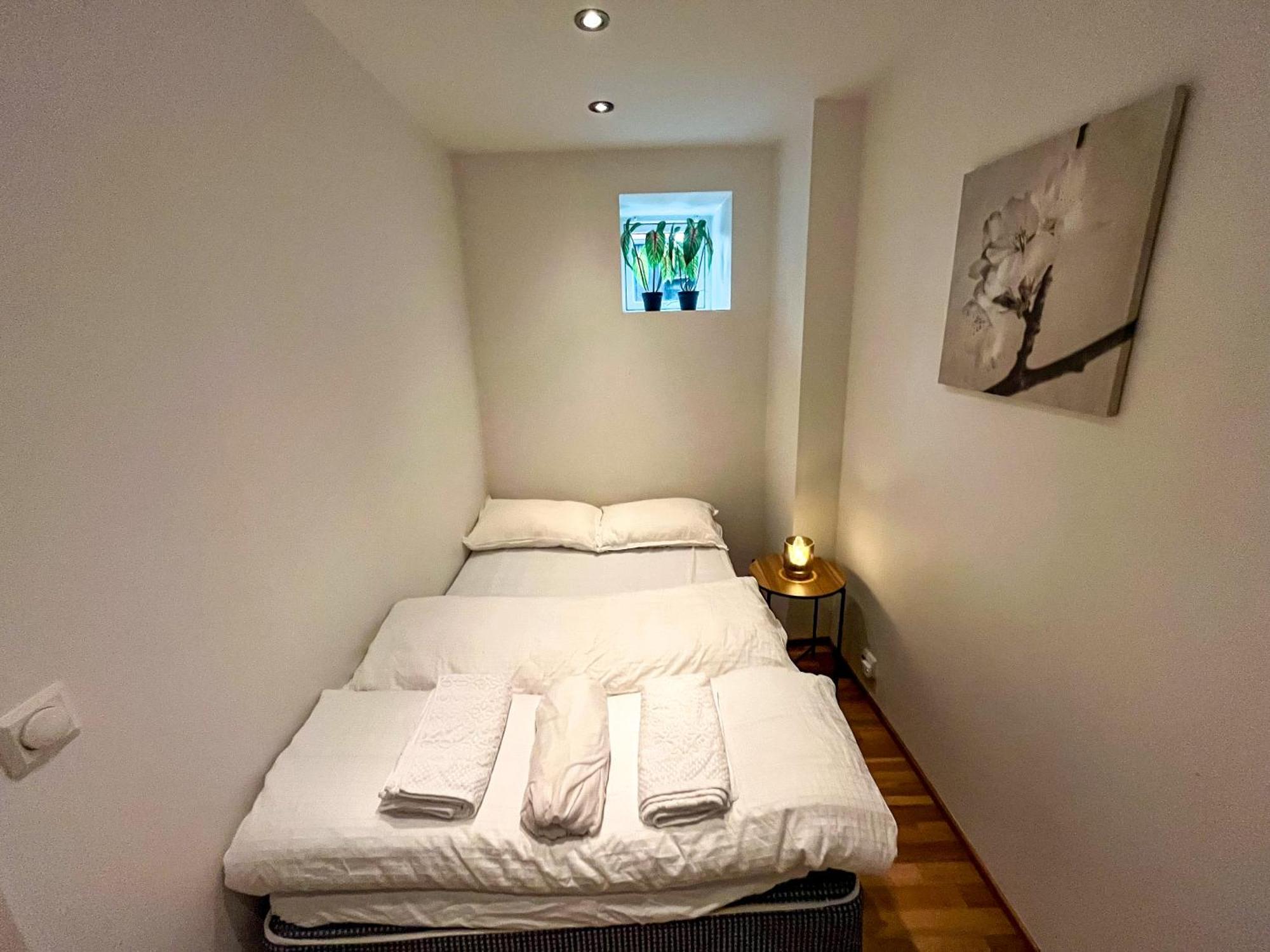 Two-Bedroom City Apartment With Fire Place, Free Parking And Fjordview Terrace - Calm And Central Ålesund Εξωτερικό φωτογραφία