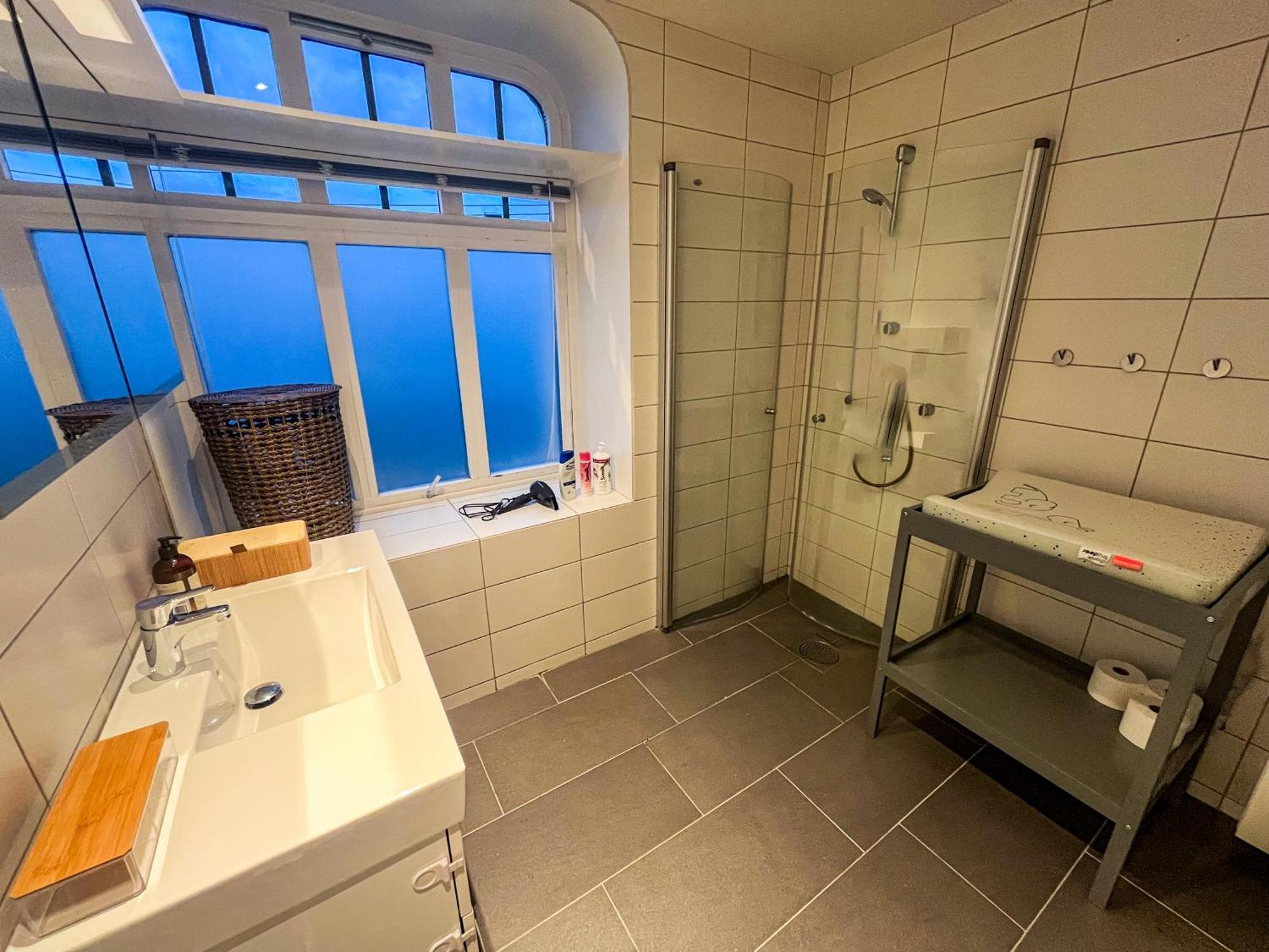 Two-Bedroom City Apartment With Fire Place, Free Parking And Fjordview Terrace - Calm And Central Ålesund Εξωτερικό φωτογραφία
