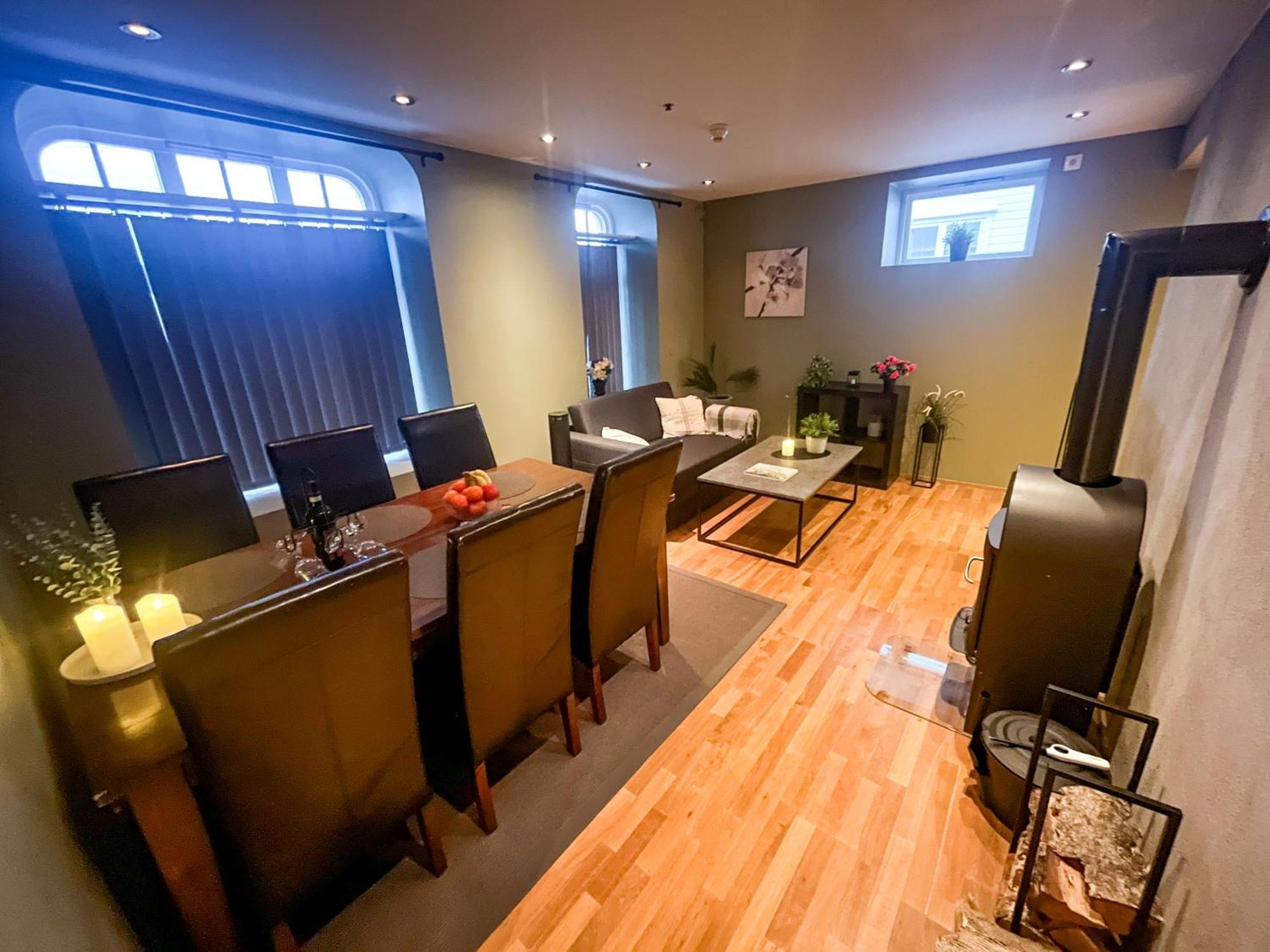 Two-Bedroom City Apartment With Fire Place, Free Parking And Fjordview Terrace - Calm And Central Ålesund Εξωτερικό φωτογραφία
